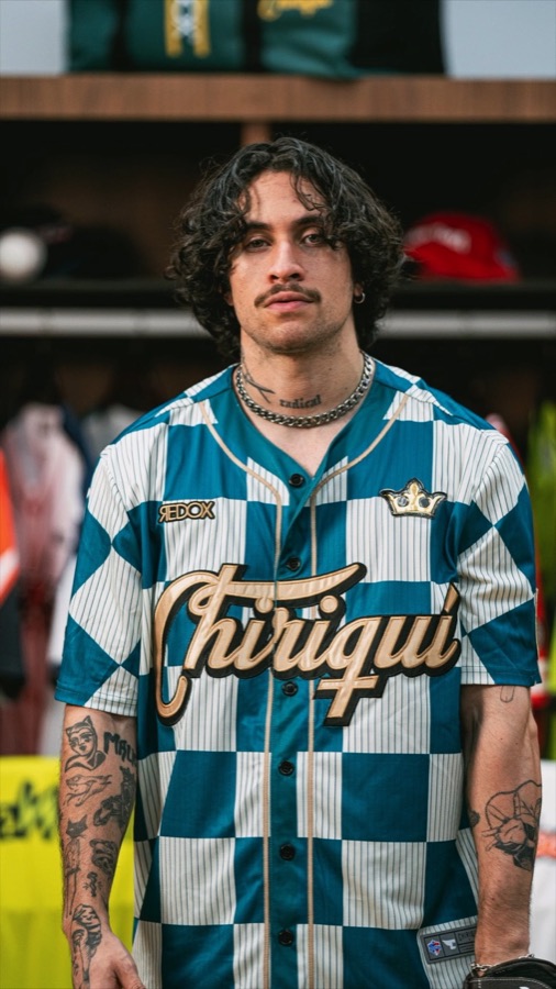 Retrato con jersey de cuadros