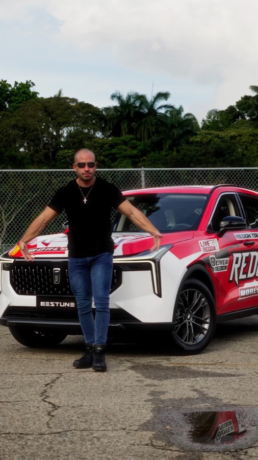 Auto cubierto con damero REDOX